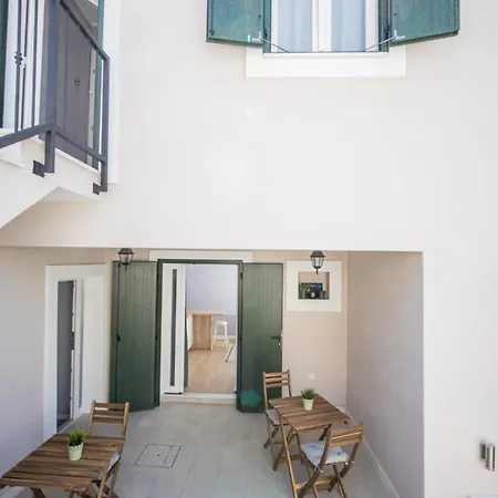 Zlatin Dvor - For 3, Terrace, Center, At 5-min, Bike Friendly Appartement Trogir