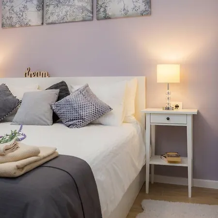 Appartement Zlatin Dvor - For 3, Terrace, Center, At 5-min, Bike Friendly Trogir