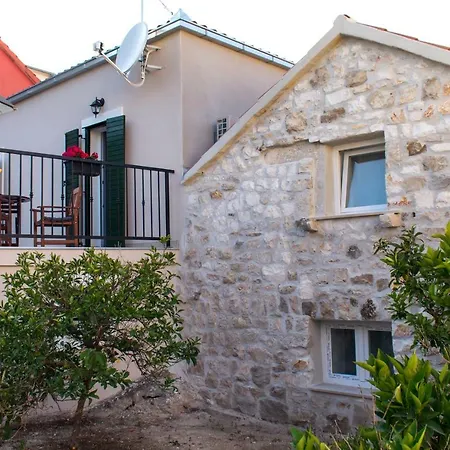 Zlatin Dvor - For 3, Terrace, Center, At 5-min, Bike Friendly Appartement